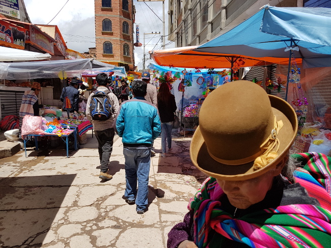bolivian lady with bowler hat